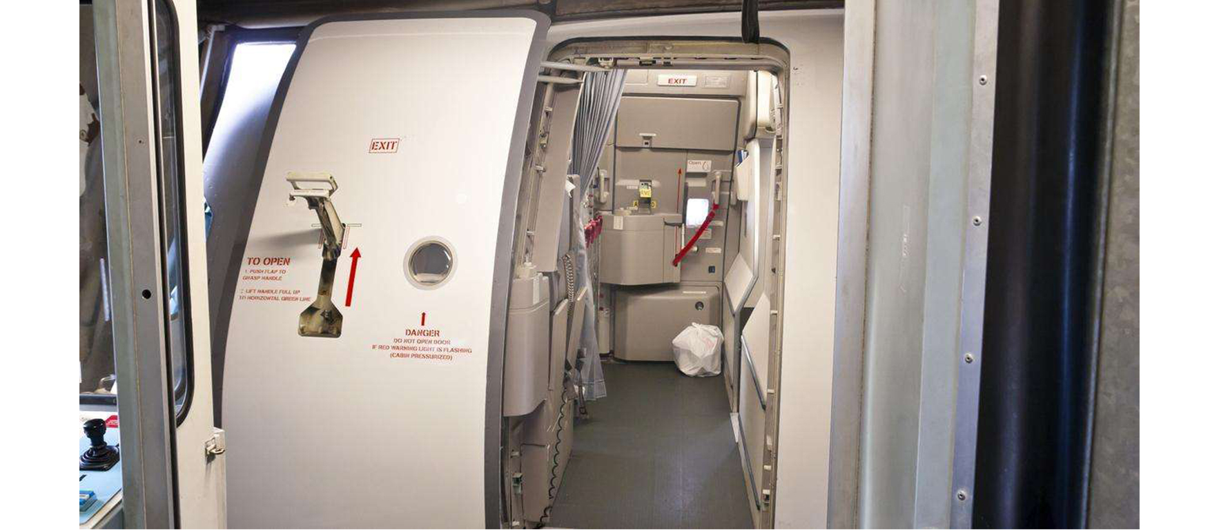 大型艙門和艙口之間的間隙密封